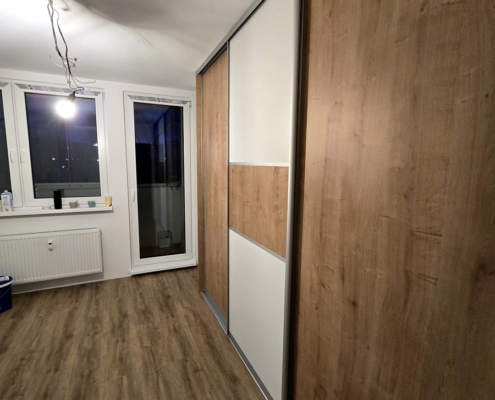 Skrine kombinované s otváracími dverami 14